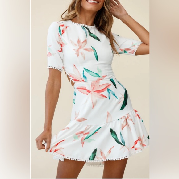 Half sleeve lace up back dress - Picture 3 of 3